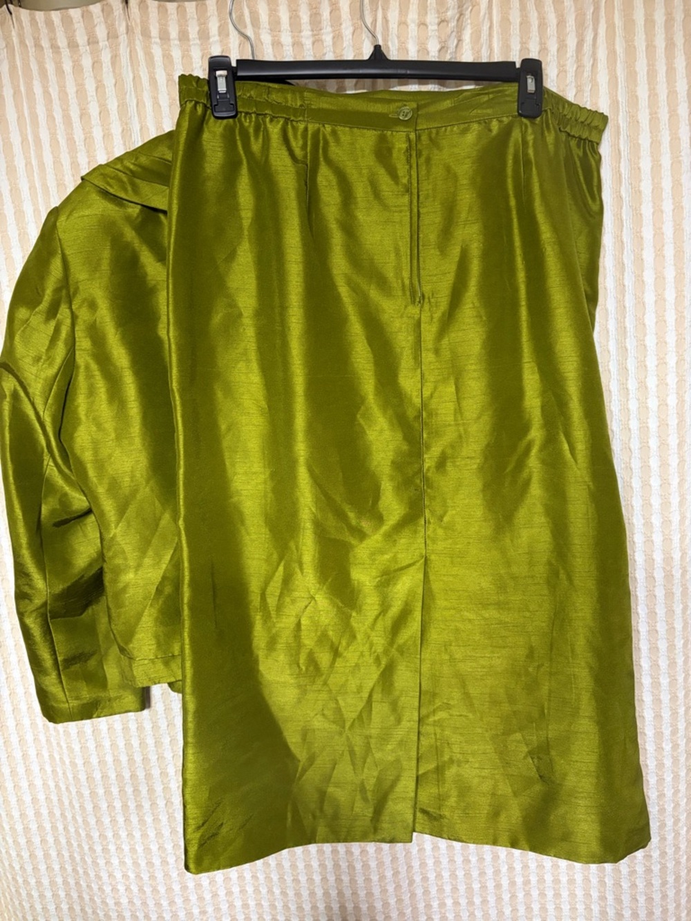 Terramina Olive Green Satin Bow-Accent Women's 3 pc set - Picture 4 of 4